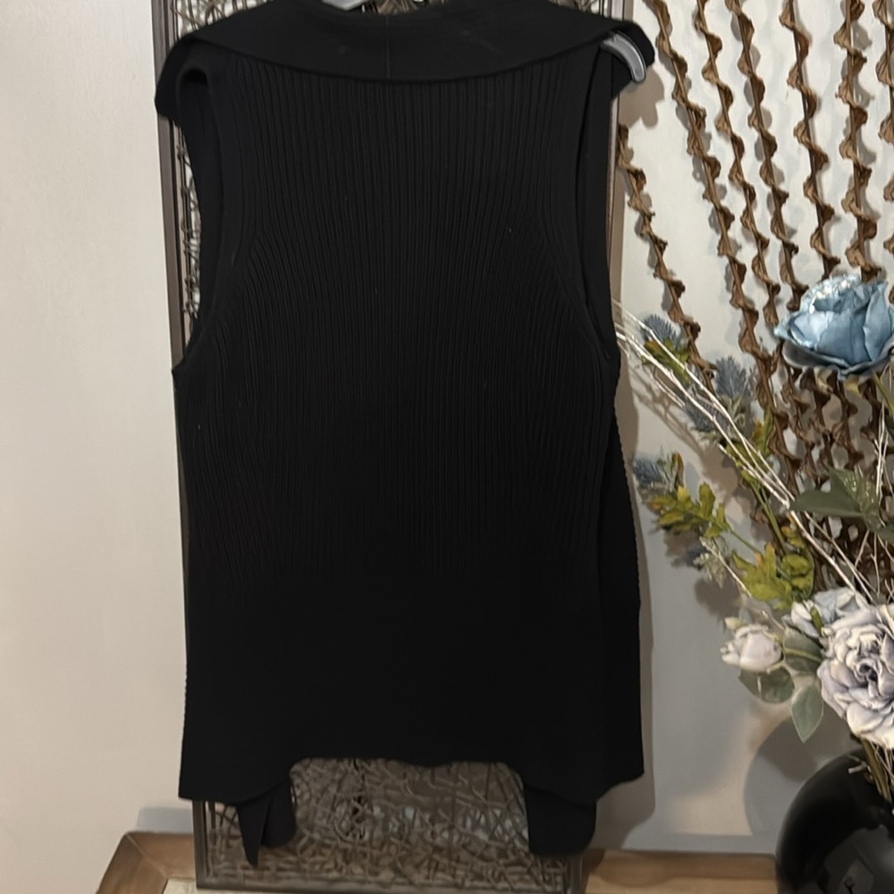 Black Ribbed Knit Vest - Picture 3 of 7